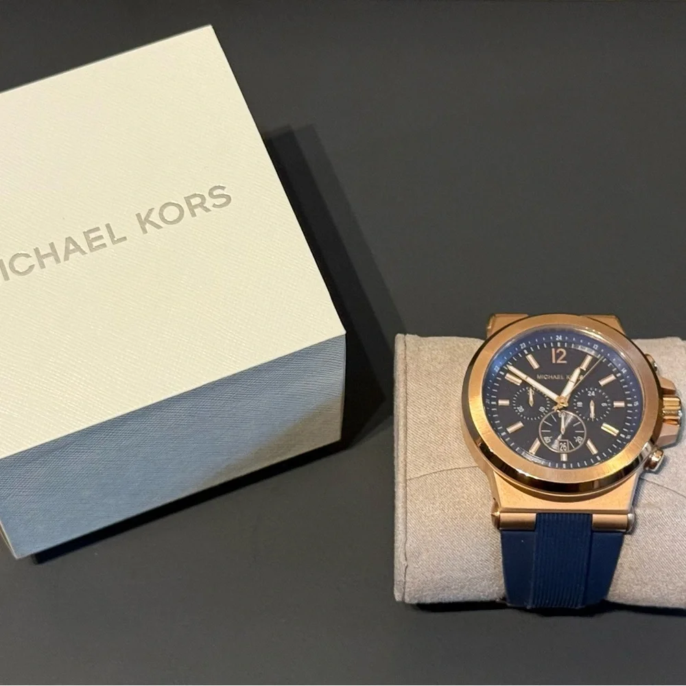 Michael Kors Men's Dylan Blue Rubber Chronograph Watch - Picture 3 of 4